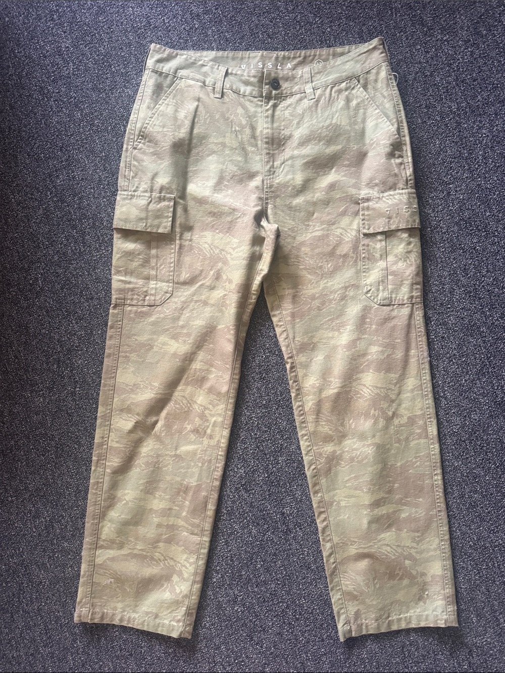 VISSLA Men's Camouflage county Cargo Pants in Olive Green